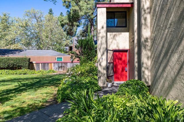 59 Redwood Ct, Santa Rosa, CA 95409