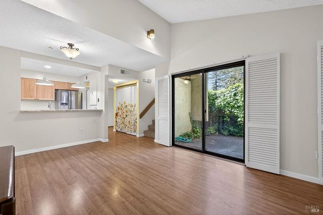 59 Redwood Ct, Santa Rosa, CA 95409