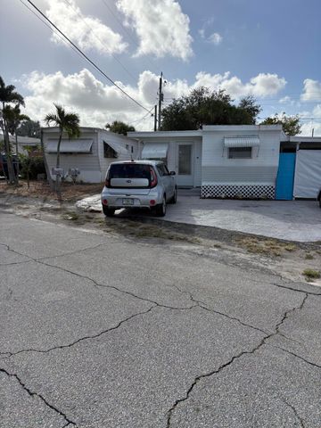 2886 Croton Lane, West Palm Beach, FL 33403