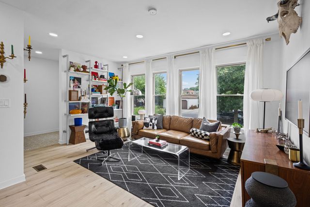 5144 N Kolmar Avenue, Chicago, IL 60630