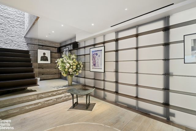 28 W 38TH Street PHW, New York City, NY 10018