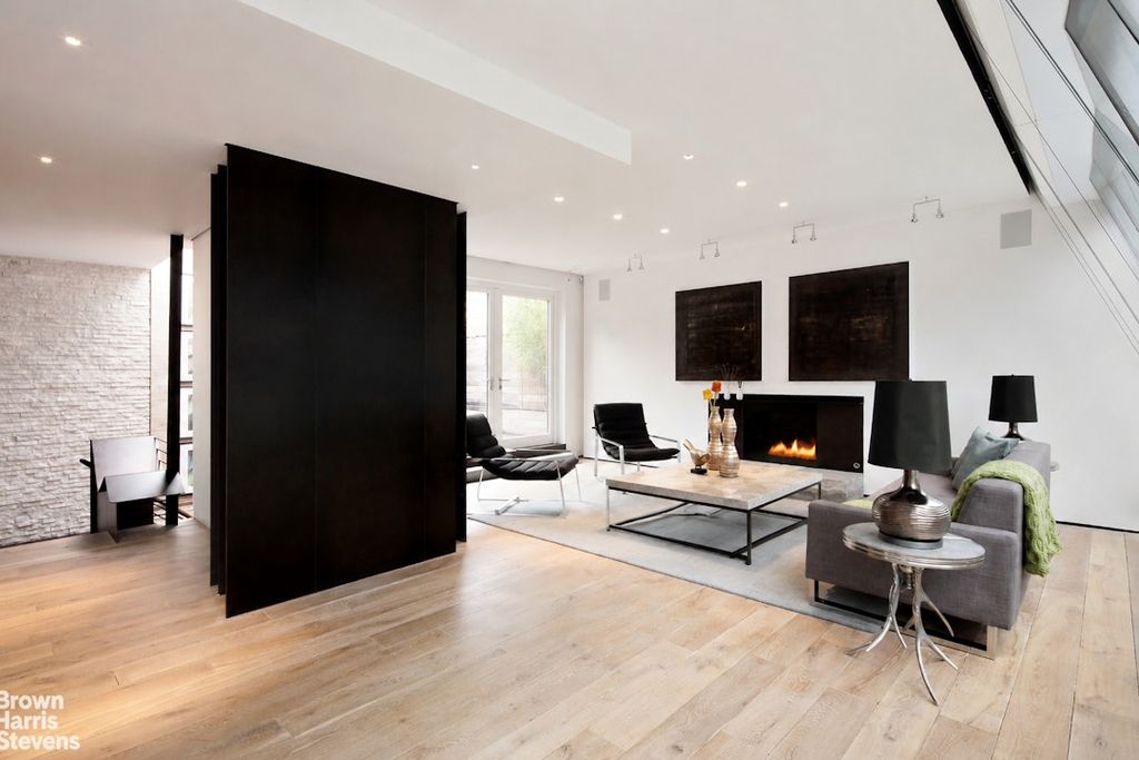 28 W 38TH Street PHW, New York City, NY 10018