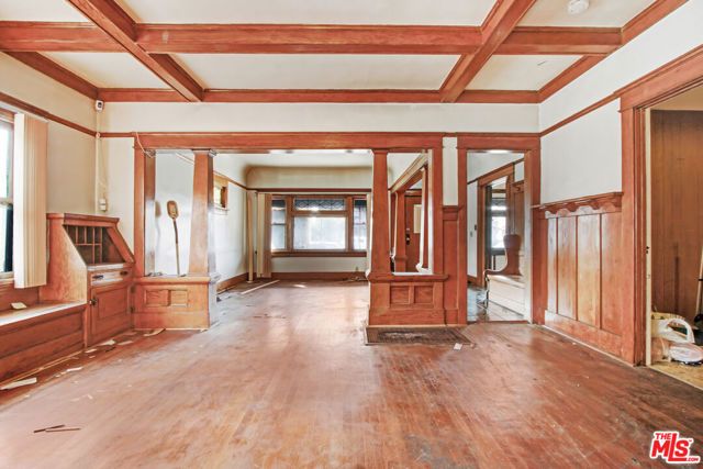 227 W 52nd Street, Los Angeles, CA 90037