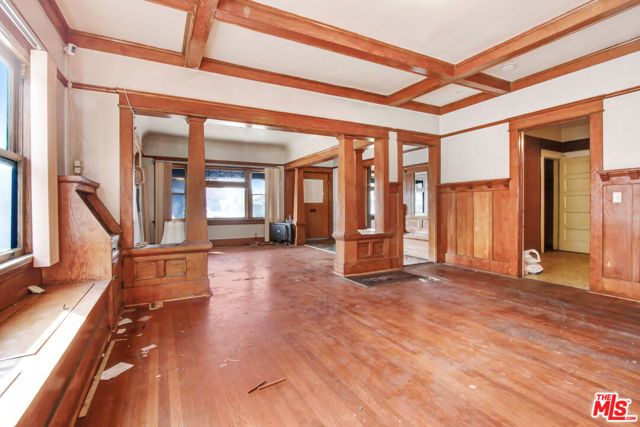 227 W 52nd Street, Los Angeles, CA 90037