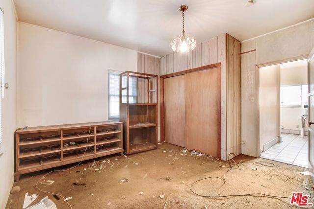 227 W 52nd Street, Los Angeles, CA 90037