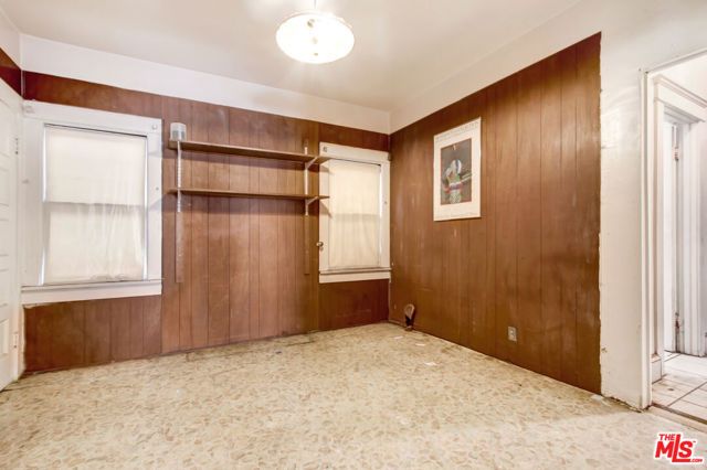 227 W 52nd Street, Los Angeles, CA 90037
