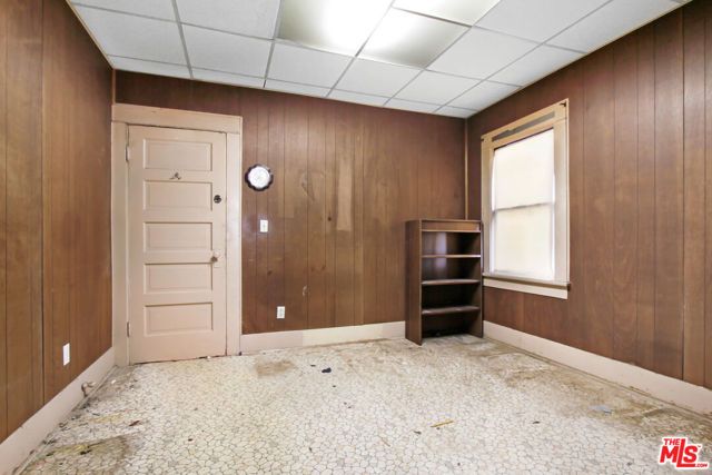 227 W 52nd Street, Los Angeles, CA 90037