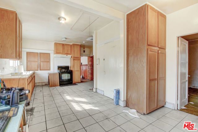 227 W 52nd Street, Los Angeles, CA 90037