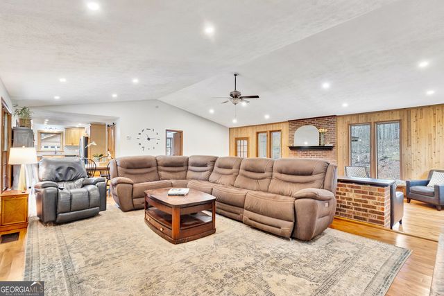 354 Woodcrest Drive, Sharpsburg, GA 30277