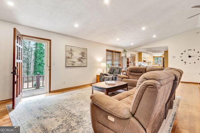 354 Woodcrest Drive, Sharpsburg, GA 30277