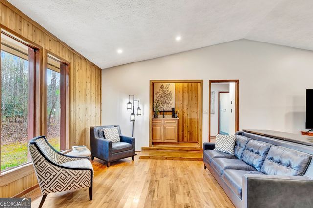 354 Woodcrest Drive, Sharpsburg, GA 30277