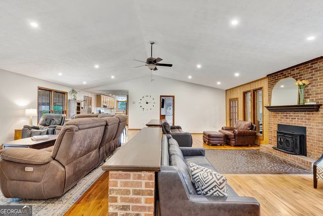 354 Woodcrest Drive, Sharpsburg, GA 30277