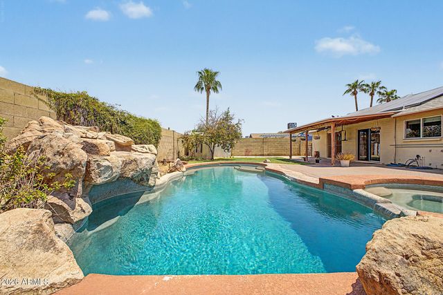 2402 E CARMEL Avenue, Mesa, AZ 85204