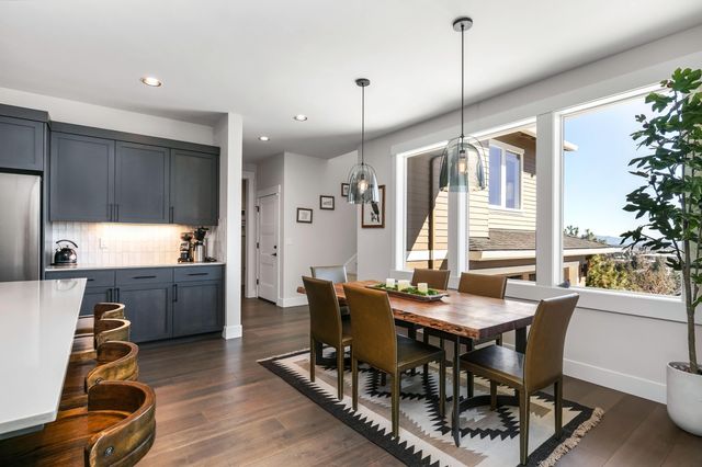 3352 NW Fairway Heights Drive, Bend, OR 97703