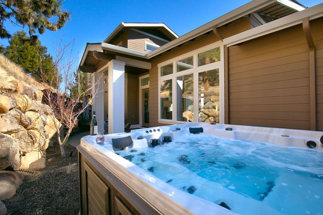 3352 NW Fairway Heights Drive, Bend, OR 97703