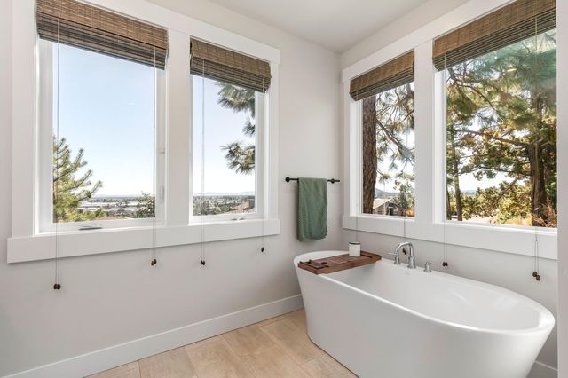 3352 NW Fairway Heights Drive, Bend, OR 97703