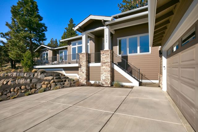 3352 NW Fairway Heights Drive, Bend, OR 97703