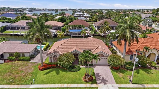 1621 Almeria CT, Marco Island, FL 34145