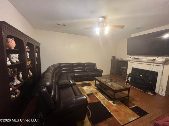 2433 Champion, Gulfport, MS 39507
