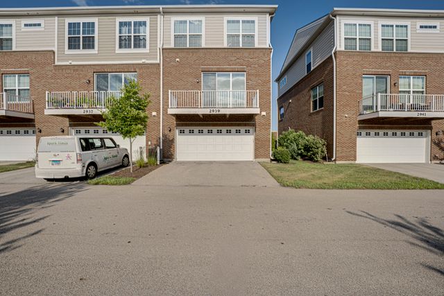 2939 SHOWPLACE Drive, Naperville, IL 60564