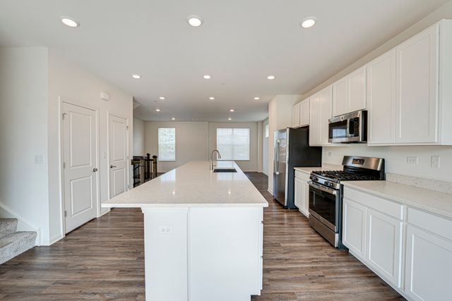 2939 SHOWPLACE Drive, Naperville, IL 60564