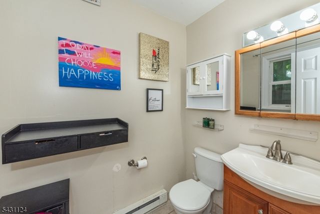 212 Durban Ave, Hopatcong Boro, NJ 07843