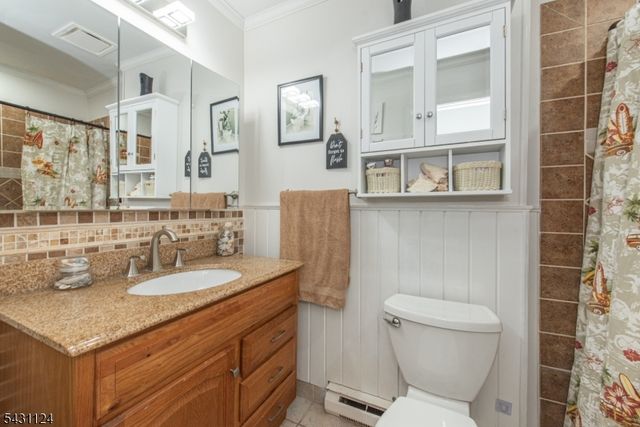 212 Durban Ave, Hopatcong Boro, NJ 07843