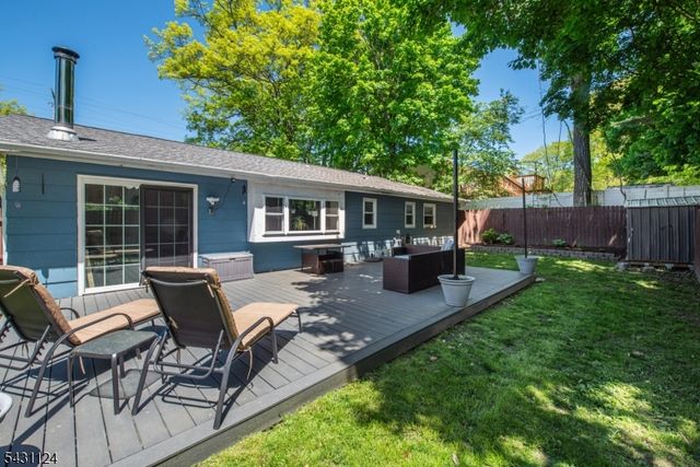 212 Durban Ave, Hopatcong Boro, NJ 07843