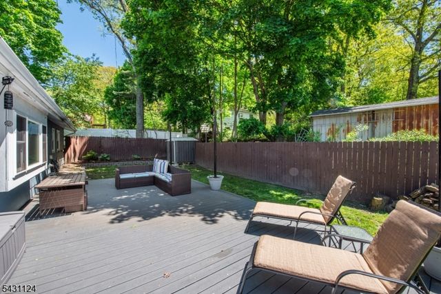 212 Durban Ave, Hopatcong Boro, NJ 07843