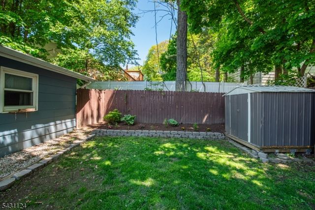212 Durban Ave, Hopatcong Boro, NJ 07843