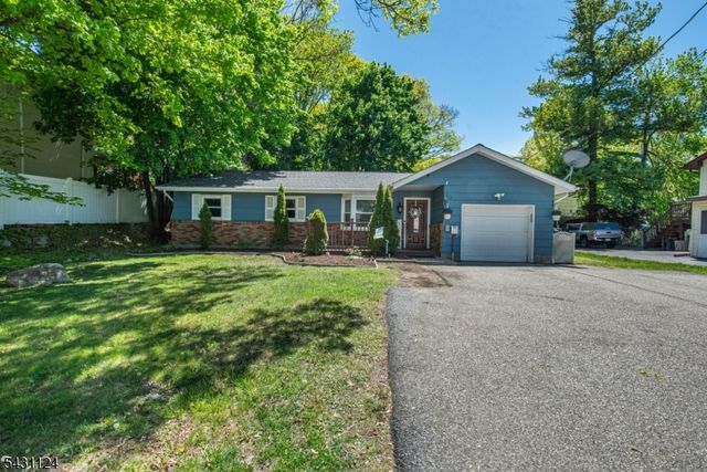 212 Durban Ave, Hopatcong Boro, NJ 07843