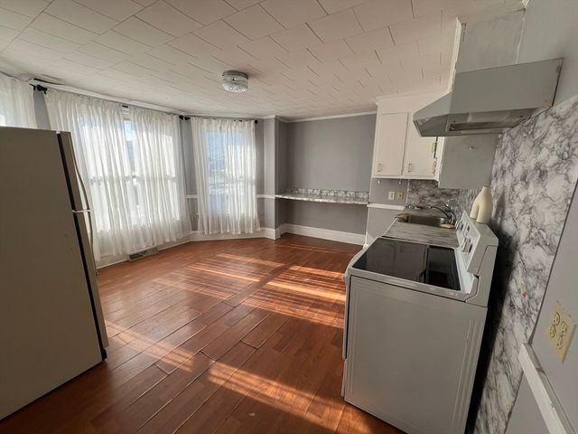 34 Chestnut Street 3, Wakefield, MA 01880