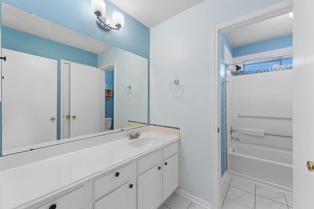 17206 Stonebridge Trail, Houston, TX 77095