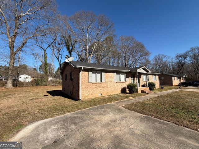 824 Jesters Lake Drive, Jonesboro, GA 30236