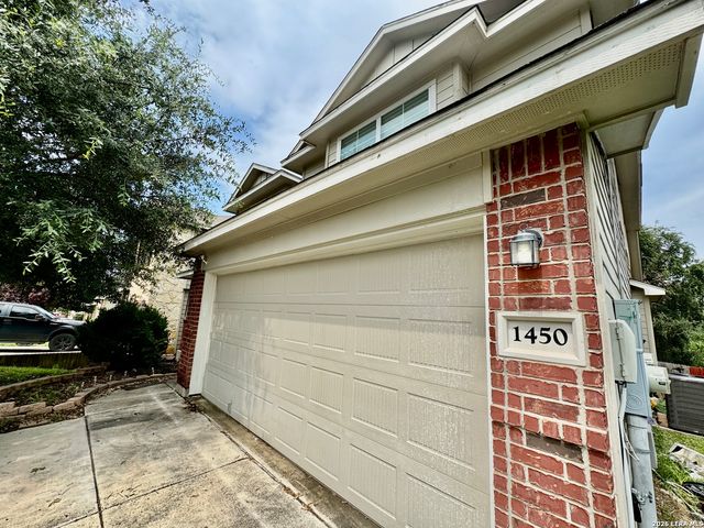 1450 Dancing Wolf, San Antonio, TX 78245