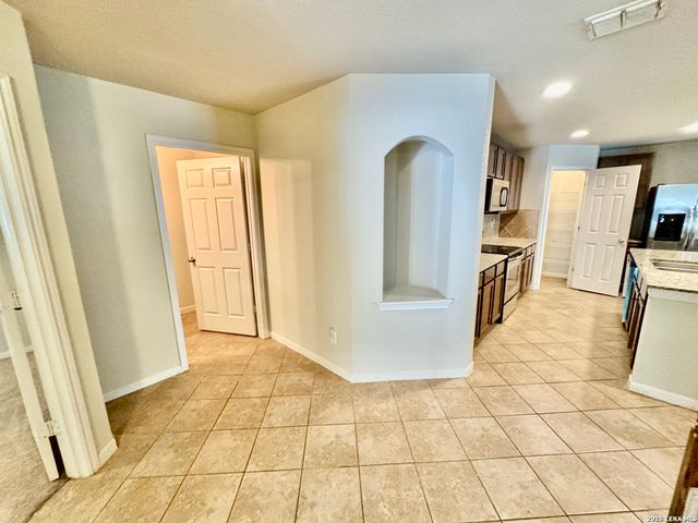 1450 Dancing Wolf, San Antonio, TX 78245