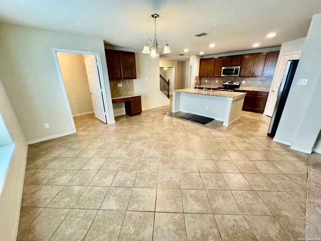 1450 Dancing Wolf, San Antonio, TX 78245