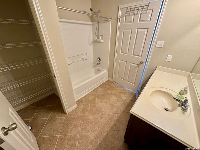 1450 Dancing Wolf, San Antonio, TX 78245
