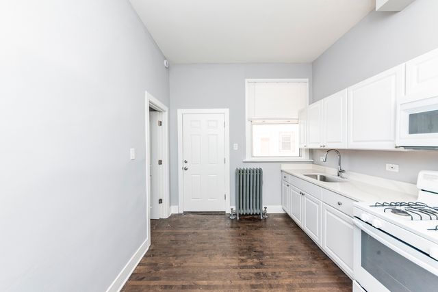 324 Lake Street 2R, Oak Park, IL 60302