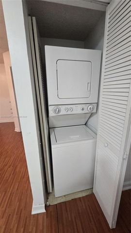 400 W Palm Cir W 305, Pembroke Pines, FL 33025