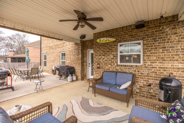 526 Hialeah Road, Bonaire, GA 31005