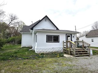 212 W Burnside Avenue, Fairland, IN 46126
