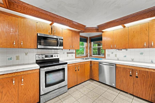 36 Governor Dinsmore Road, Windham, NH 03087