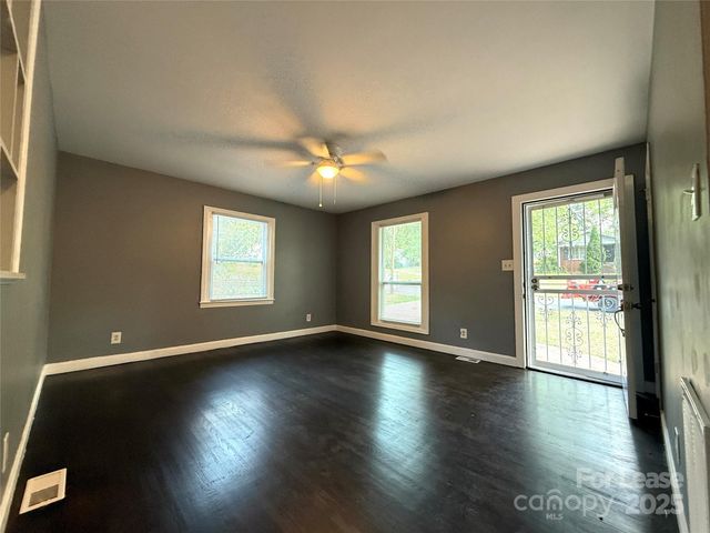 3900 Crestridge Drive, Charlotte, NC 28217