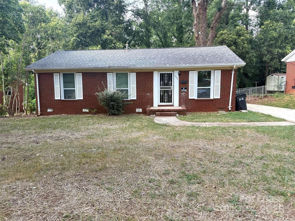 3900 Crestridge Drive, Charlotte, NC 28217