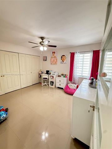 11542 SW 5th St, Sweetwater, FL 33174