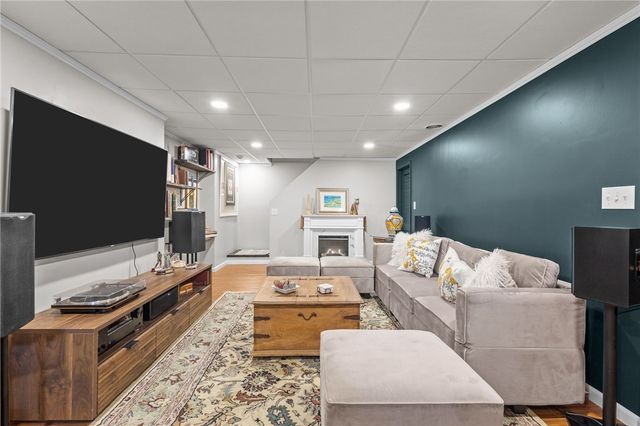 80 Preston Drive, Warwick, RI 02886