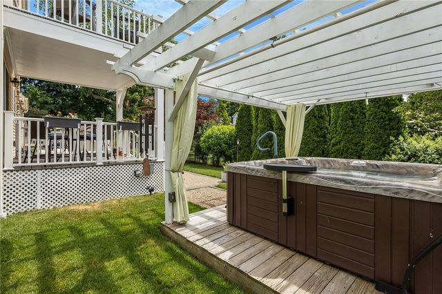 80 Preston Drive, Warwick, RI 02886