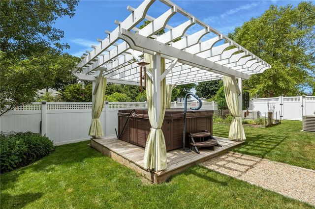 80 Preston Drive, Warwick, RI 02886