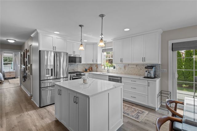 80 Preston Drive, Warwick, RI 02886